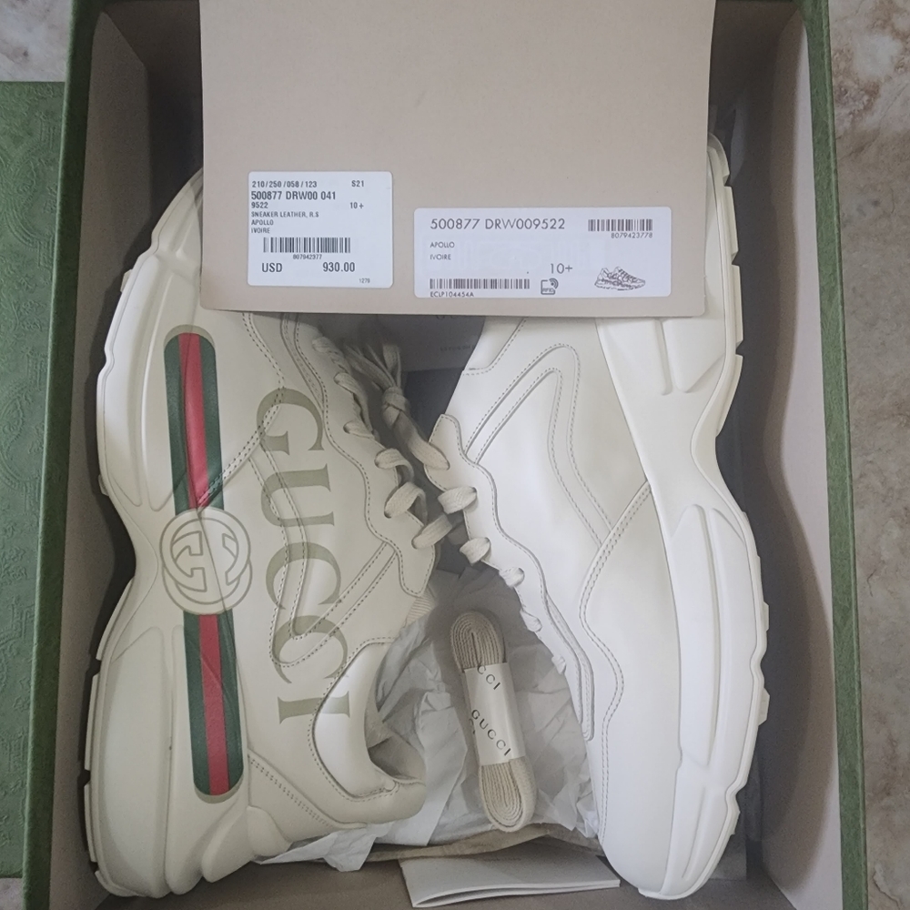 Sneaker - Picture 9 of 16